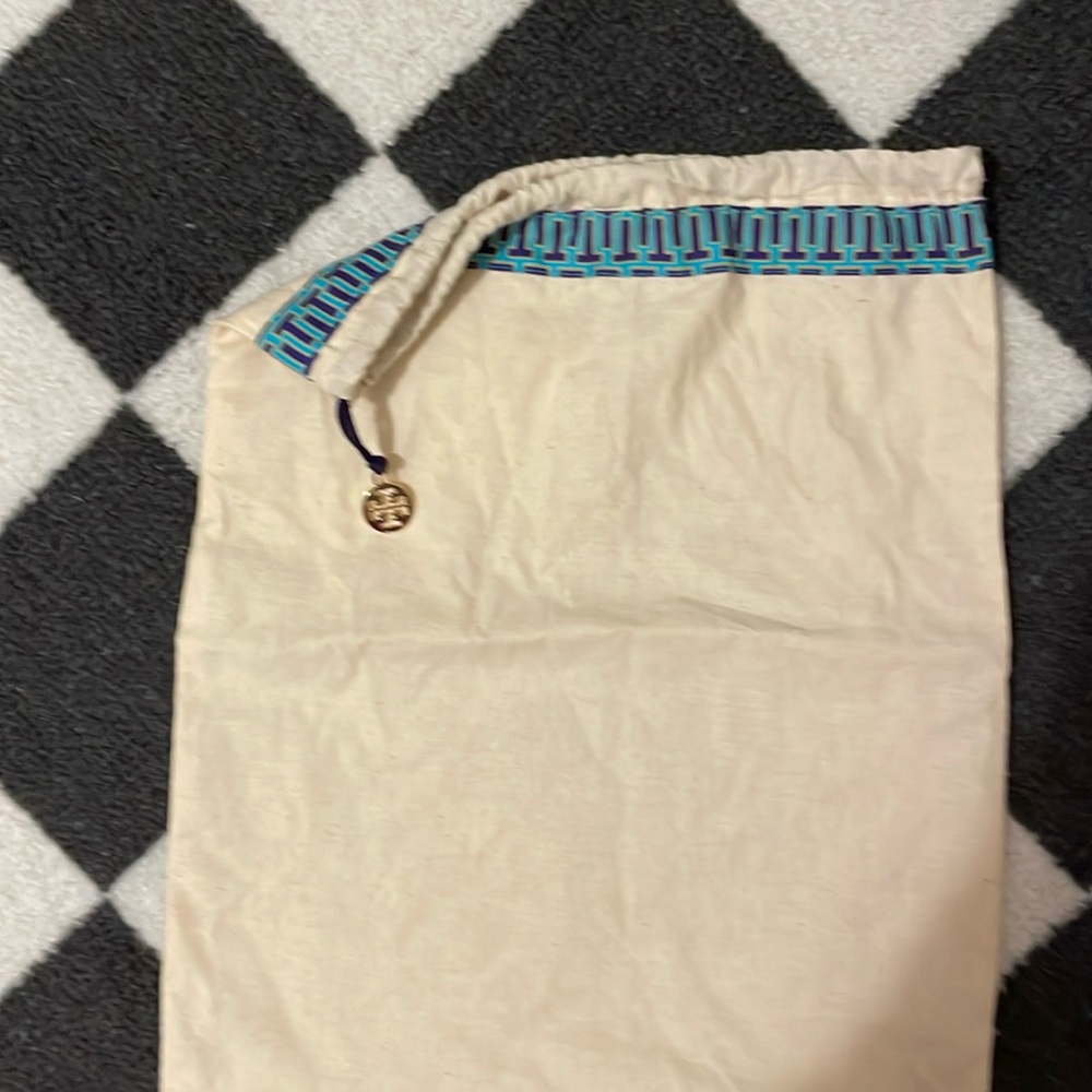Tory Burch draw string dust bag.